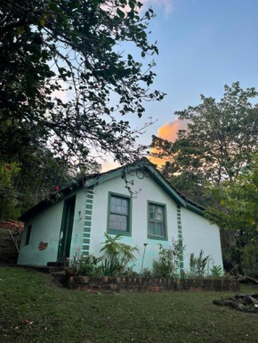 Casa Rústica Açoriana em sítio de frente à praia.